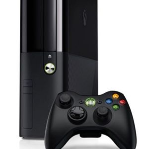 Xbox 360 bundle with 7 games and 2 controllers-PREOWNED free shipping in US